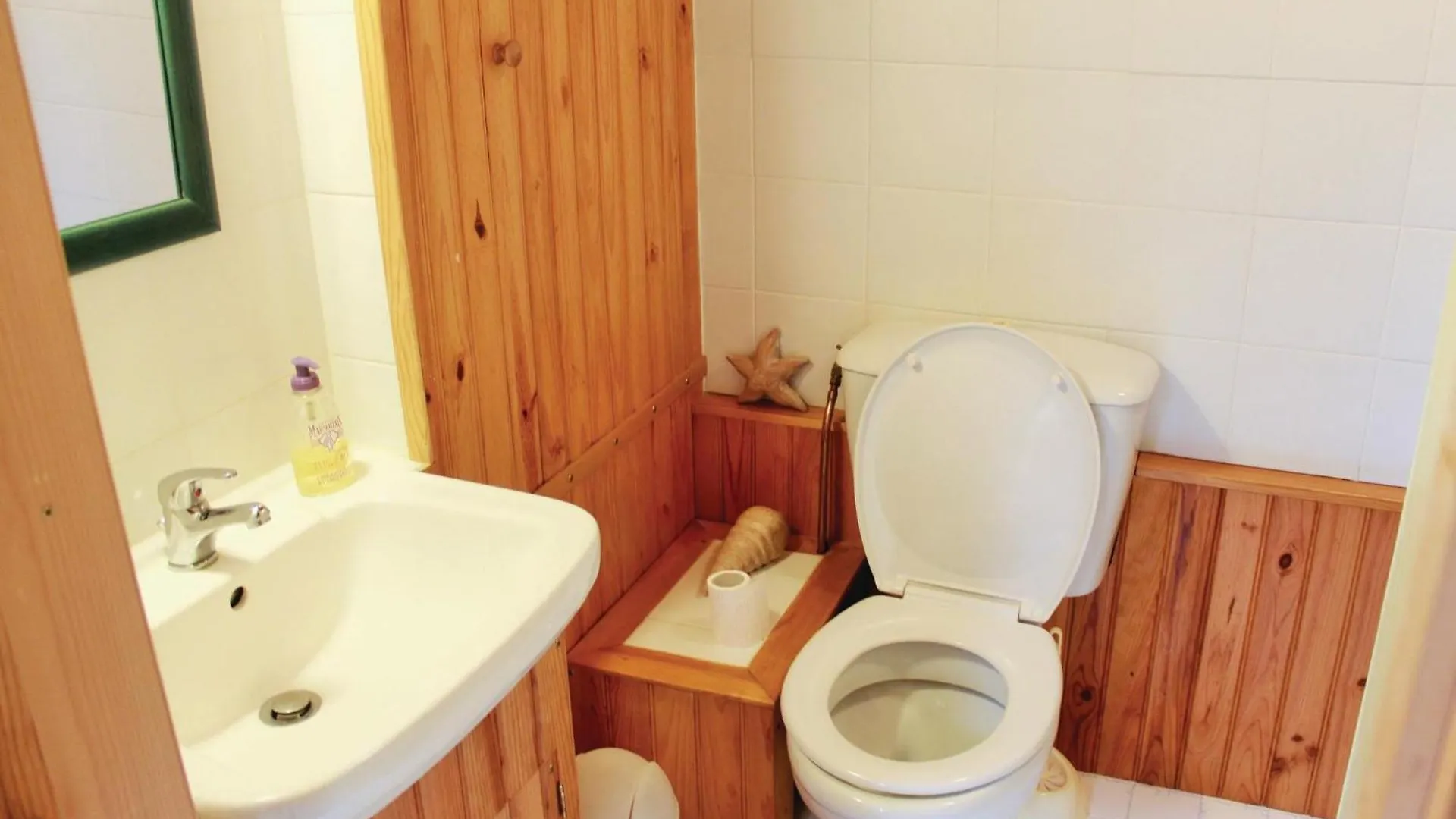Holiday home Stunning Home In Melrand With Kitchenette