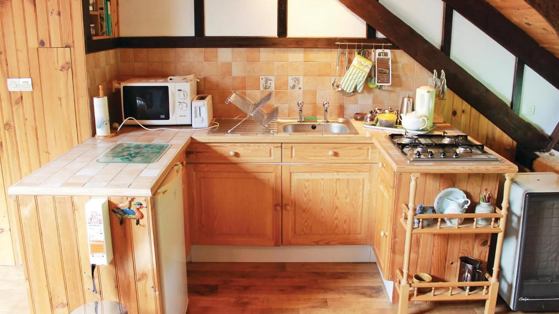 Stunning Home In Melrand With Kitchenette France